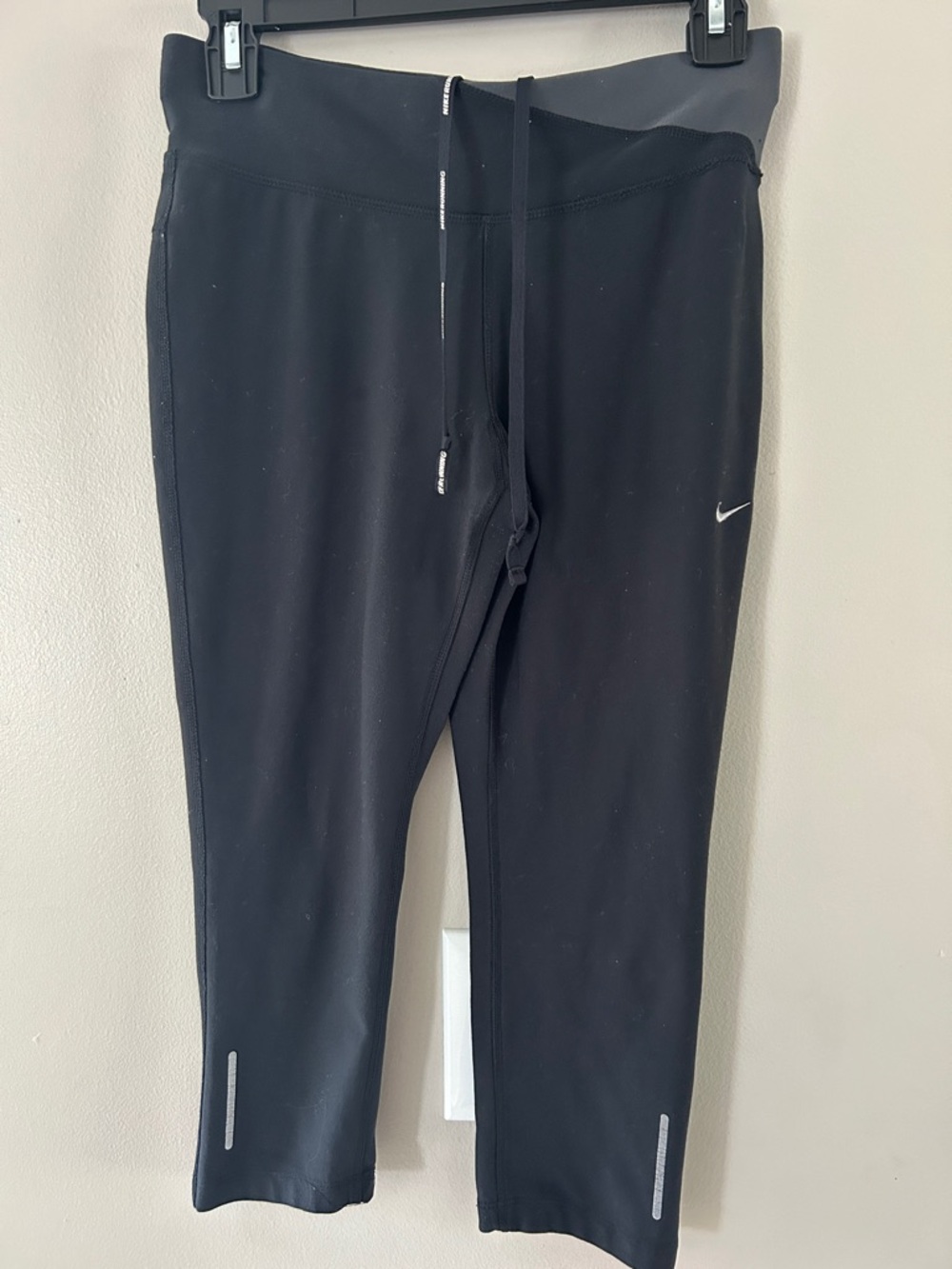 Nike Women’s Black and Gray Athletic Capri Pants Running Dri Fit Small